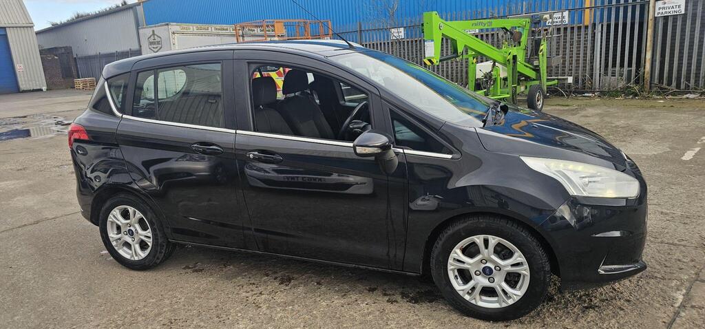 Ford B-Max photo 9