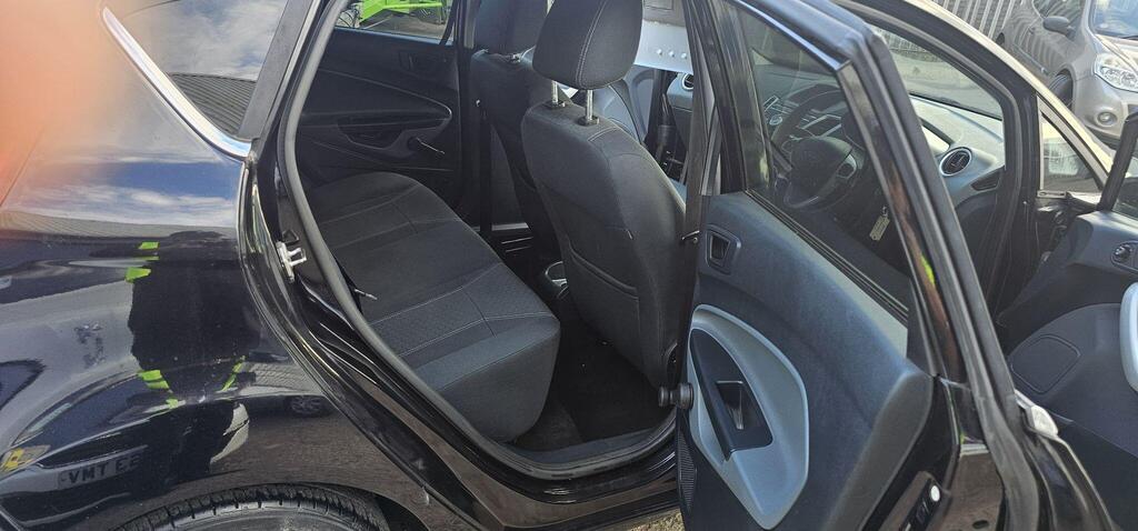 Ford Fiesta photo 9