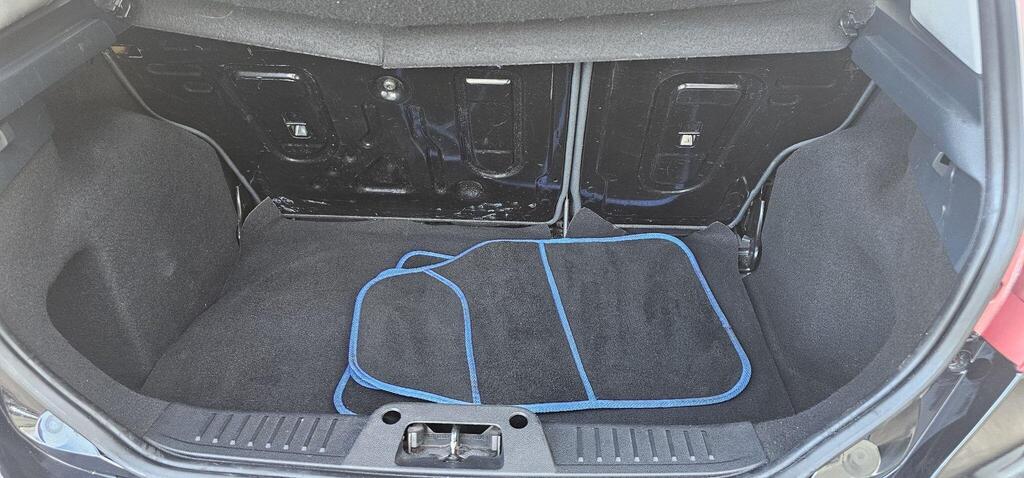 Ford Fiesta photo 14