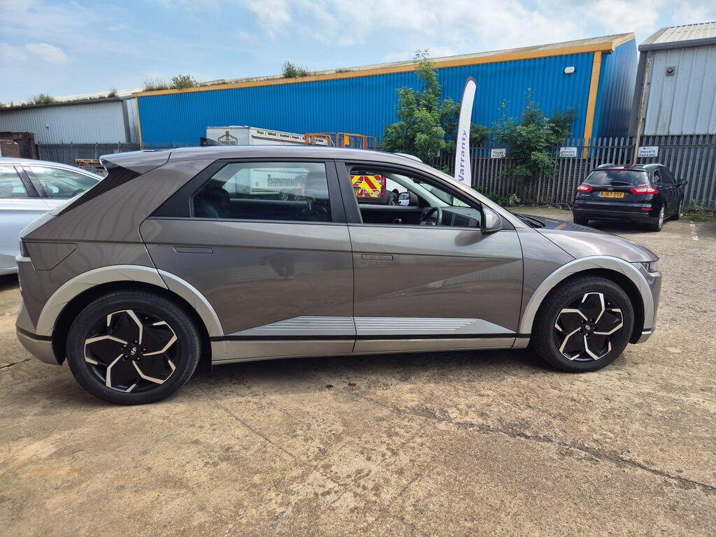 Hyundai IONIQ photo 6
