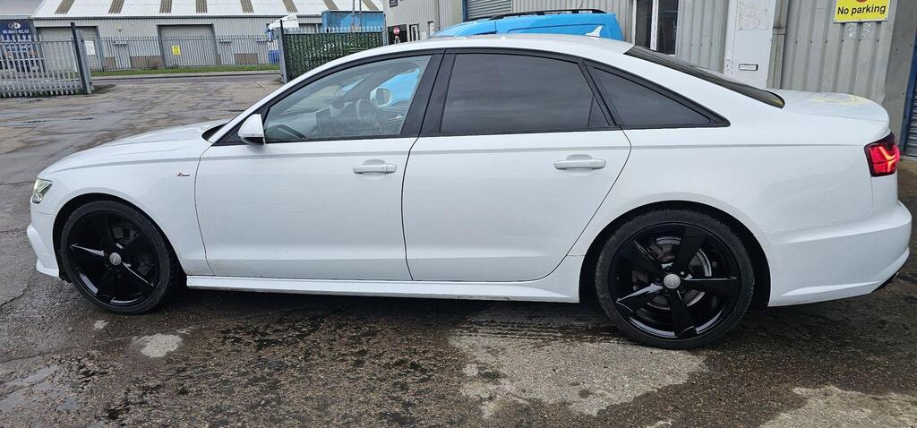 Audi A6 Saloon photo 9