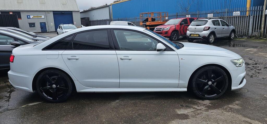 Audi A6 Saloon photo 11