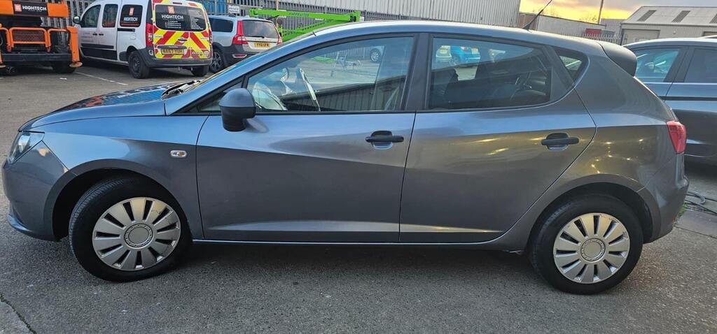 SEAT Ibiza photo 4