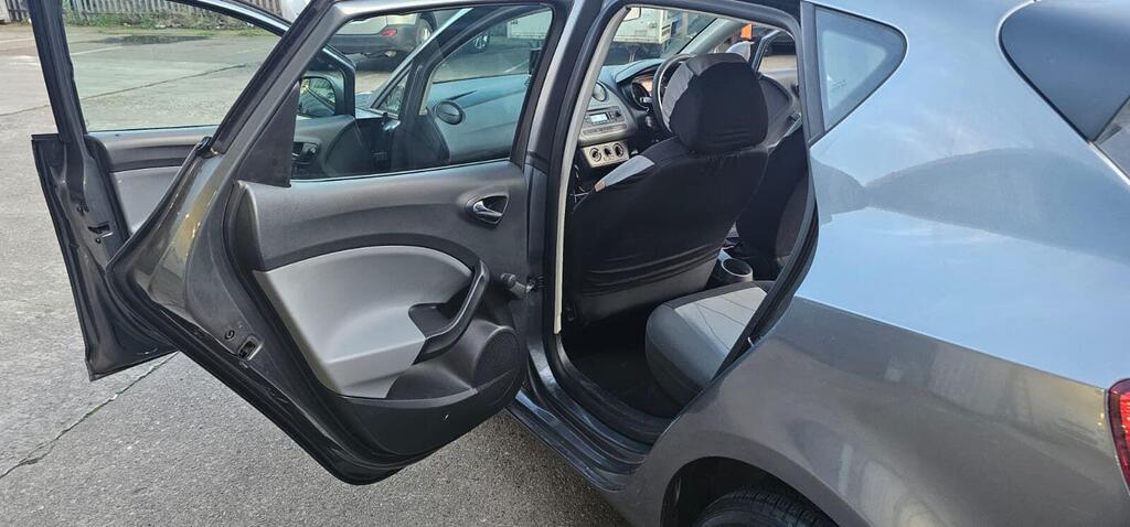 SEAT Ibiza photo 9