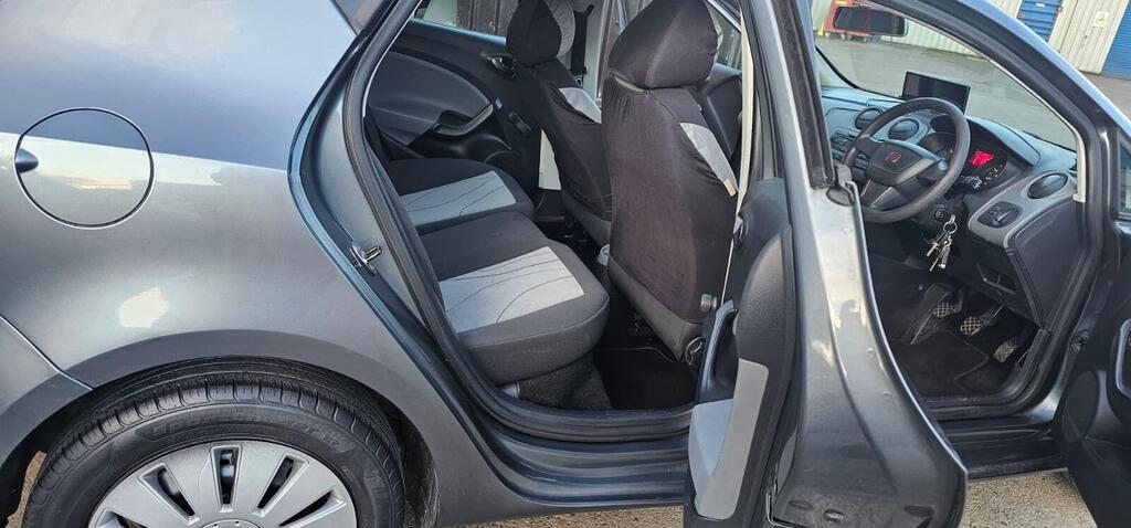 SEAT Ibiza photo 10