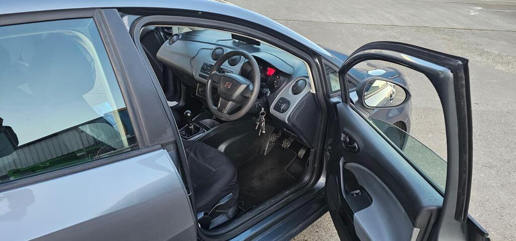 SEAT Ibiza photo 11