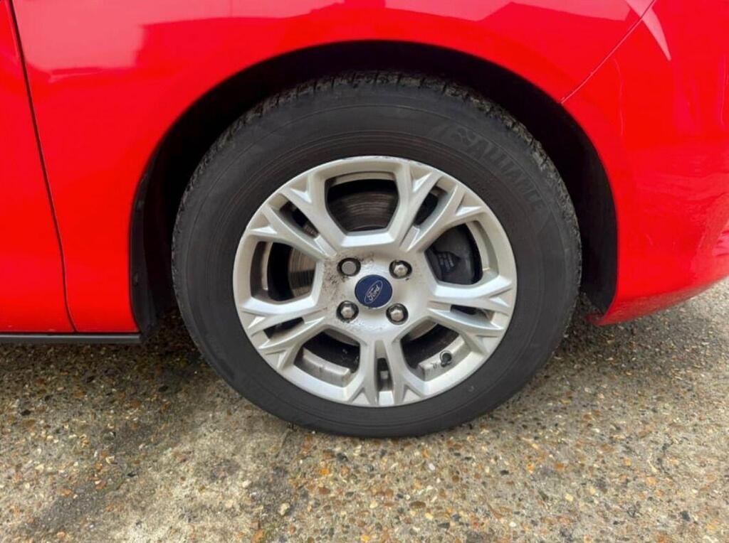 Ford B-Max photo 12