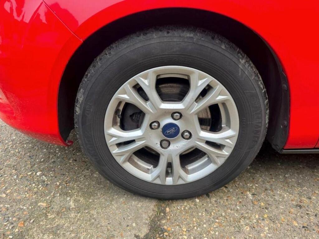Ford B-Max photo 13
